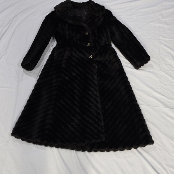 Elegant Black Faux Fur Coat # 16 - Picture 15 of 16